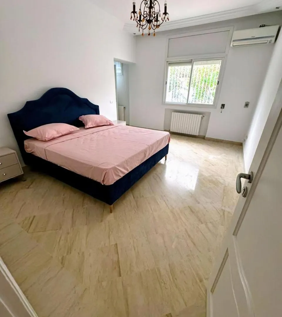 Etage De Villa Spacieux Aux Jardins De La Soukra El Aouina 0*,