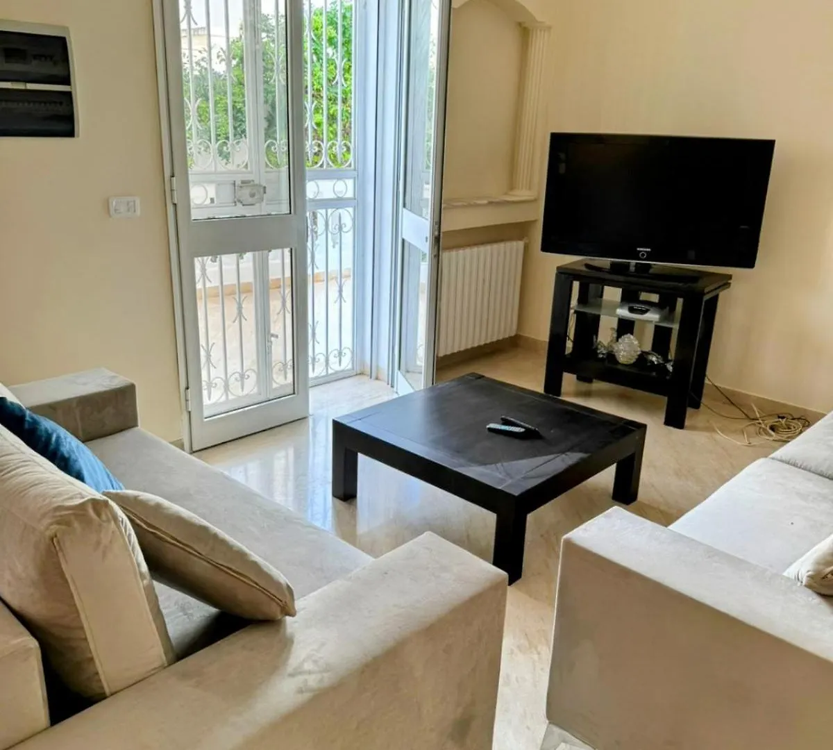 Etage De Villa Spacieux Aux Jardins De La Soukra El Aouina